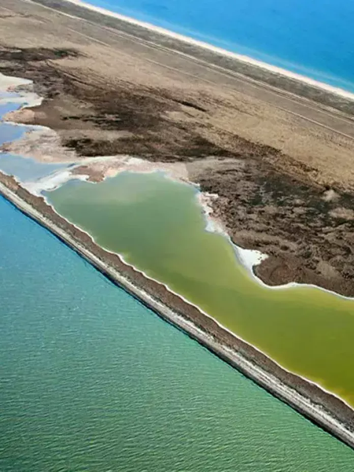 Арабатська стрілка на Азовському морі